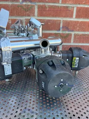 USED 5 ITT PURE FLO ADVANTAGE STAINLESS STEEL DIAPHRAGM VALVE W/ 1" SANITARY FITTING
