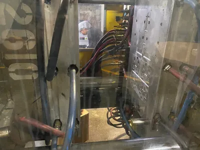 2015 MILACRON FANUC ALPHA 165AG-300G ROBOSHOT Injection Molding Horizontal/Vertical | Machinery Network (11)