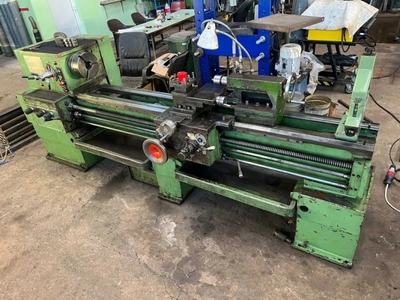 ZMM Centre Lathe, in very good used condition, visible under power