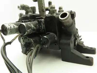 Toyota 67620-U1361-71 Hydraulic 3-Spool Forklift Mast Control Valve From 8FBE15U