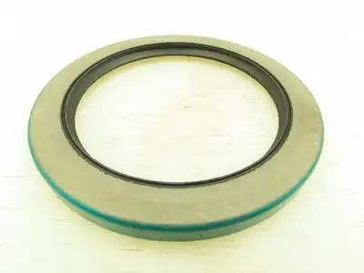 CR 40000 Double Lip Oil Seal 4.000 in Shaft, 5.251 in OD, 0.438 in Width