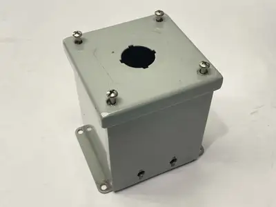 New | in-Stock Wiegmann 1-Hole Pushbutton Enclosure 30mm 4" x 4" x 5" Electrical Boxes Michigan US | Maverick Industrial Sales #1402092