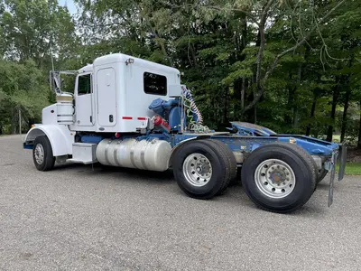USED 2011 PETERBILT 367
