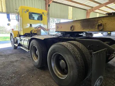 USED 2014 KENWORTH T800
