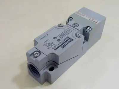 USED BALLUFF BES 517-132-P 3-U-B