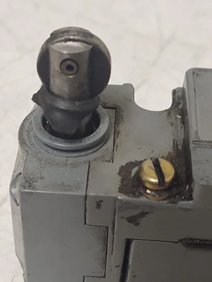 🔥SQUARE D C054F Industrial Plunger Limit Switch, NO/NC View Pictures