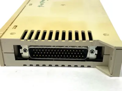 USED SIGMATEK I/O MODULE TO 32F NC 30E CRACKED PLASTIC