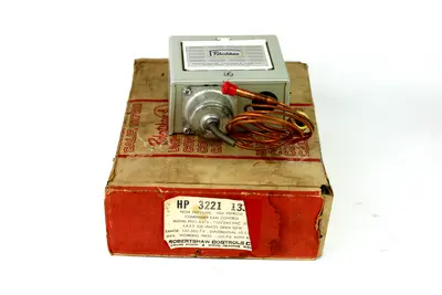 NEW ROBERTSHAW CONTROLS HP 3221 133