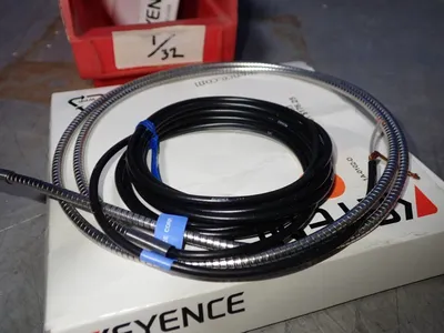 NEW KEYENCE EH305S
