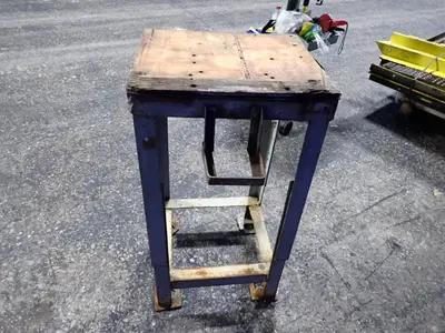 19" X 16" Stand