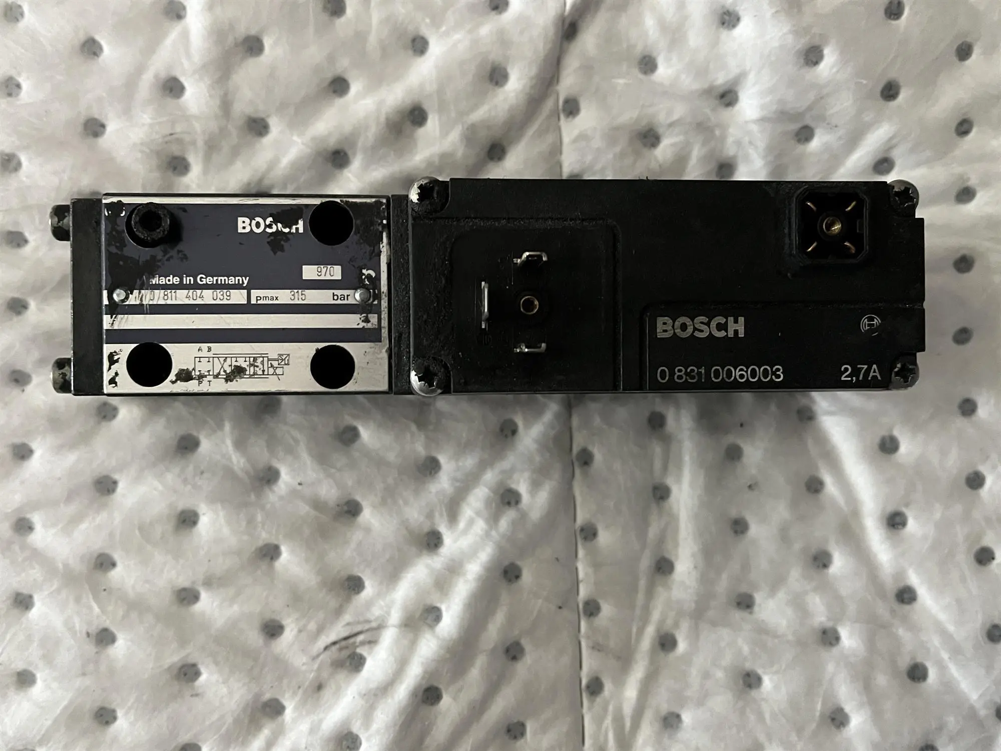 USED BOSCH 0 / 811 404 039 / 0 831 006003 SOLONOID VALVE