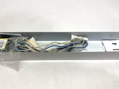 USED COOPER LIGHTING METALUX LIGHT FIXTURE 3' SN-130LRS-120V-U