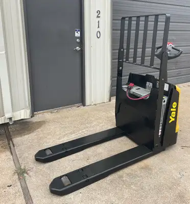 Used 2016 Yale MPB045VGN24T2746 Electric Pallet Trucks New York US | United Lift #1446893