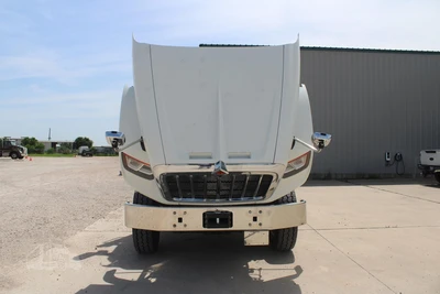 New | in-Stock 2026 INTERNATIONAL HX Cab Chassis trucks Texas US | Roll Off Truck World #1491798