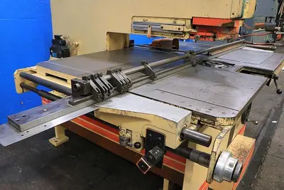 40 TON STRIPPIT HYDRAULIC SINGLE END PUNCH FABRICATOR MODEL 30/40 HD