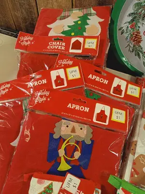 Lot of Christmas (chair covers, tablecloths, etc.)