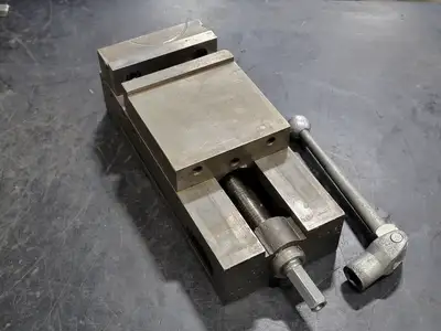Precision Machine Vise w/ Jaws and Handle