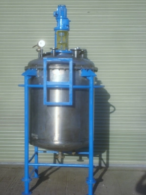 1250L S/S Enc Vert Mixing Tank 0.55Kw