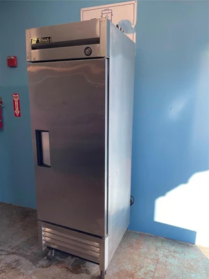 75-0259 True 27” Single Section Self Contained Reach-In Freezer T-23F