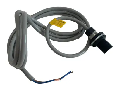 NEW OMRON E2EQ-X7D1 2M PROXIMITY SWITCH 12 to 24 VDC E2EQX7D1