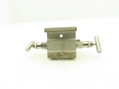 Swagelok SS-V3NBF8-FL-G Stainless 3-Valve Instrument Manifold 1/2" NPT Ball Tip