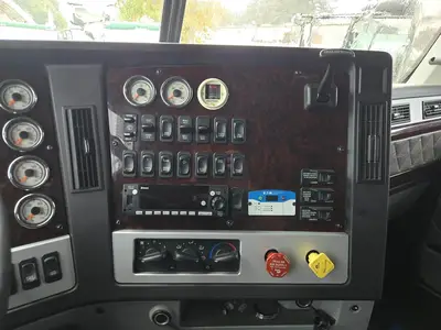 USED 2023 FREIGHTLINER CORONADO 122 SD