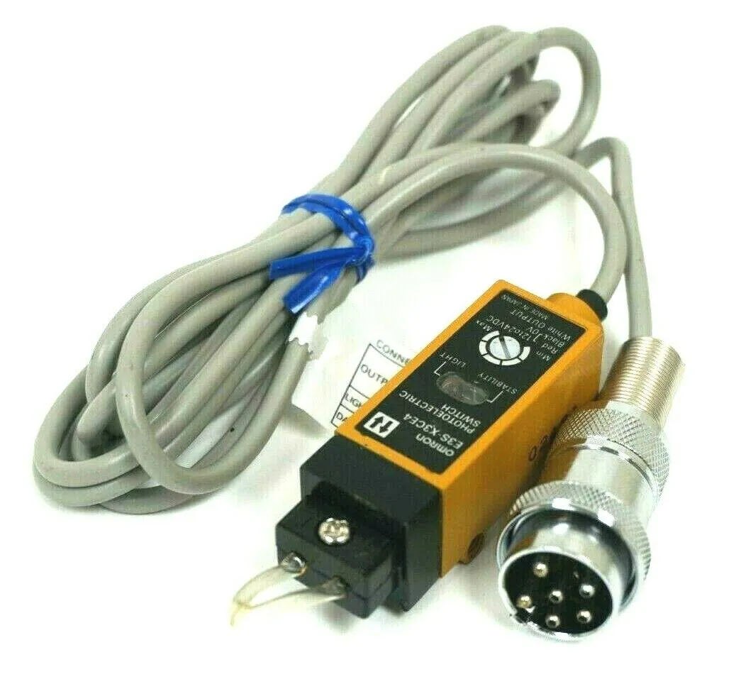 NEW OMRON E3S-X3CE4 PHOTOELECTRIC SWITCH E3SX3CE4