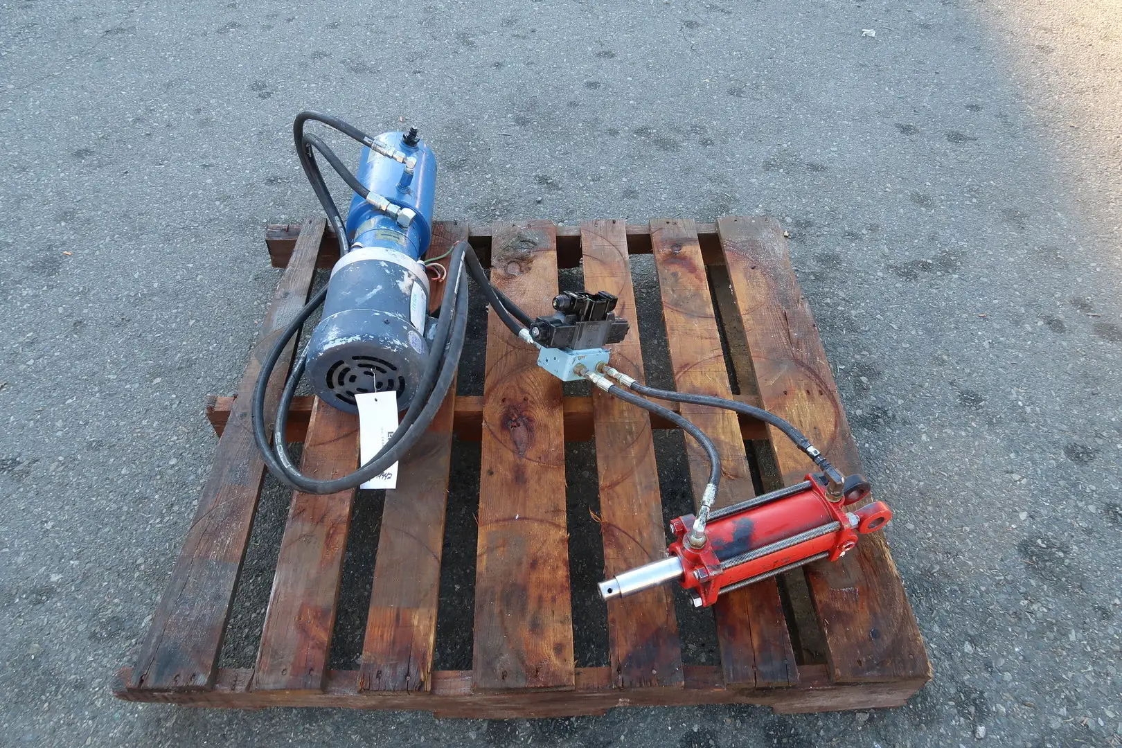 Hydro Pack w/ 2-position Electric DCV and Hydraulic Cylinder