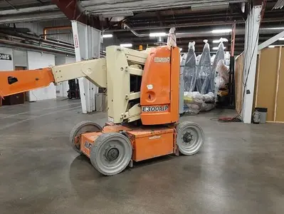 USED 2005 JLG E300AJP
