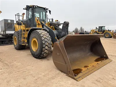 USED 2022 John Deere 744L