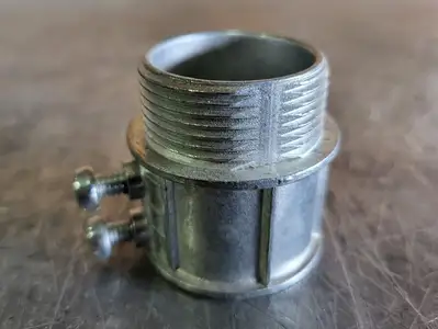 1-1/4" Screw Connector