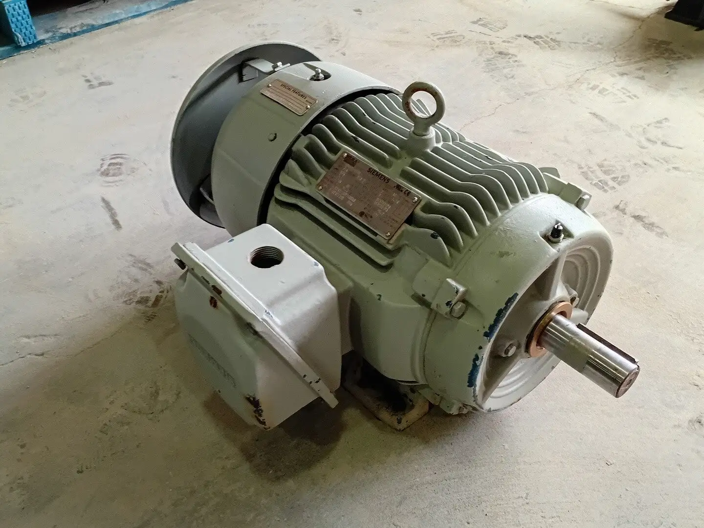NEW SIEMENS 1LE24212AB113AA3