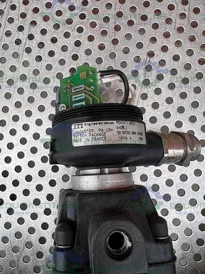 USED 5 ITT ADVANTAGE 5 WAY STAINLESS STEEL DIAPHRAGM VALVES W/ VALVE POSITIONER