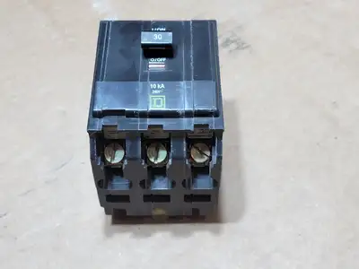 USED SQUARE D QOB330