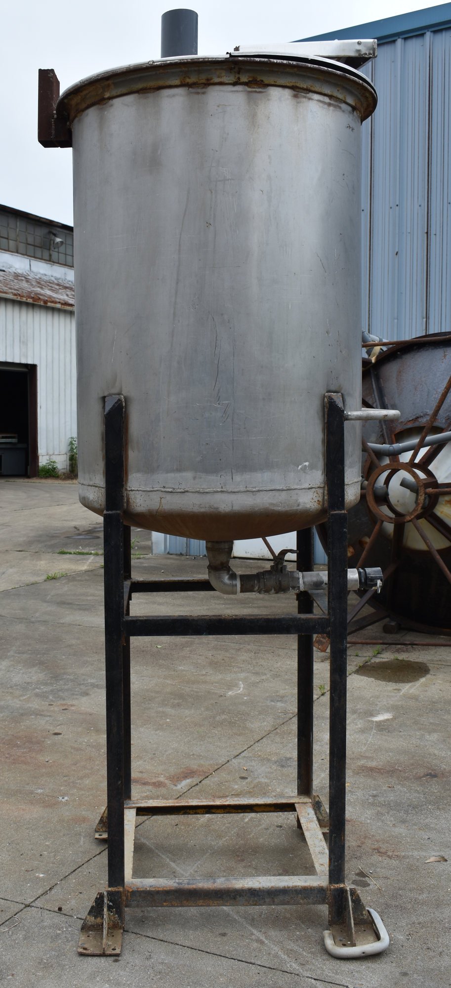 167 GALLON (APPROX) VERTICAL STAINLESS STEEEL STORAGE TANK w/FABRICATED STAND - 32” TANK DIAMETER - 48” TANK HEIGHT - CONE BOTTOM