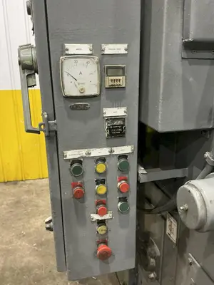 5 CU FT X 15 HP WHEELABRATOR TUMBLAST RUBBER BELT SHOT BLAST CABINET: YOBRO #25013