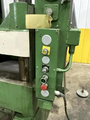Used N/A MD200-4835 Molding Presses Ohio US | G-2000, Inc. #1258249