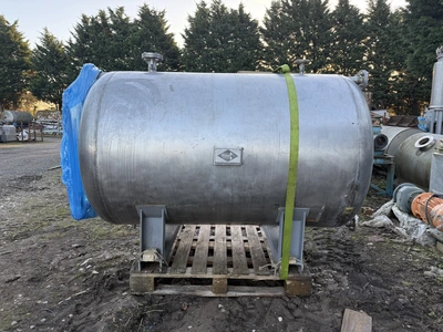 1,180 L S/S Horizontal Hot well Tank 12 kw