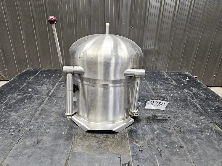 Used 2014 CROWN FOOD SERVICE EQUIPT. LTD DC-12 Stainless Steel Tanks Quebec CA | Carter-Wilson Equipment Services #1229341