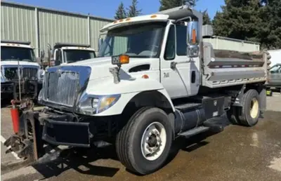 Used 2006 INTERNATIONAL 7400 Bucket (boom) trucks Washington US | Puget Sound Truck Sales #1541016