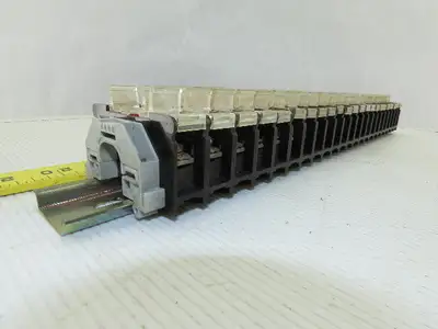 Idec BAF111SDU 24V 10A Fuse Holder W/Indicator 18-10AWG On DIN Rail Lot of 23