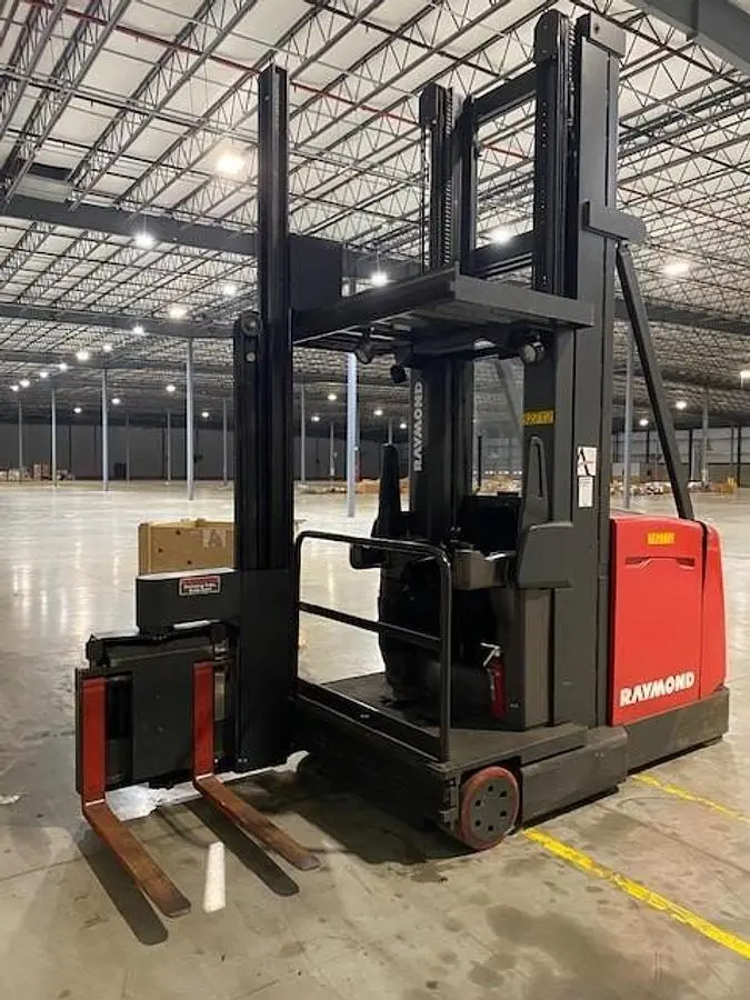USED 2015 RAYMOND 960-CSR30T ELECTRIC MAN UP SWING REACH TURRET FORKLIFT