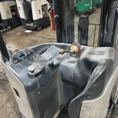 USED 2016 CROWN RR5725-45