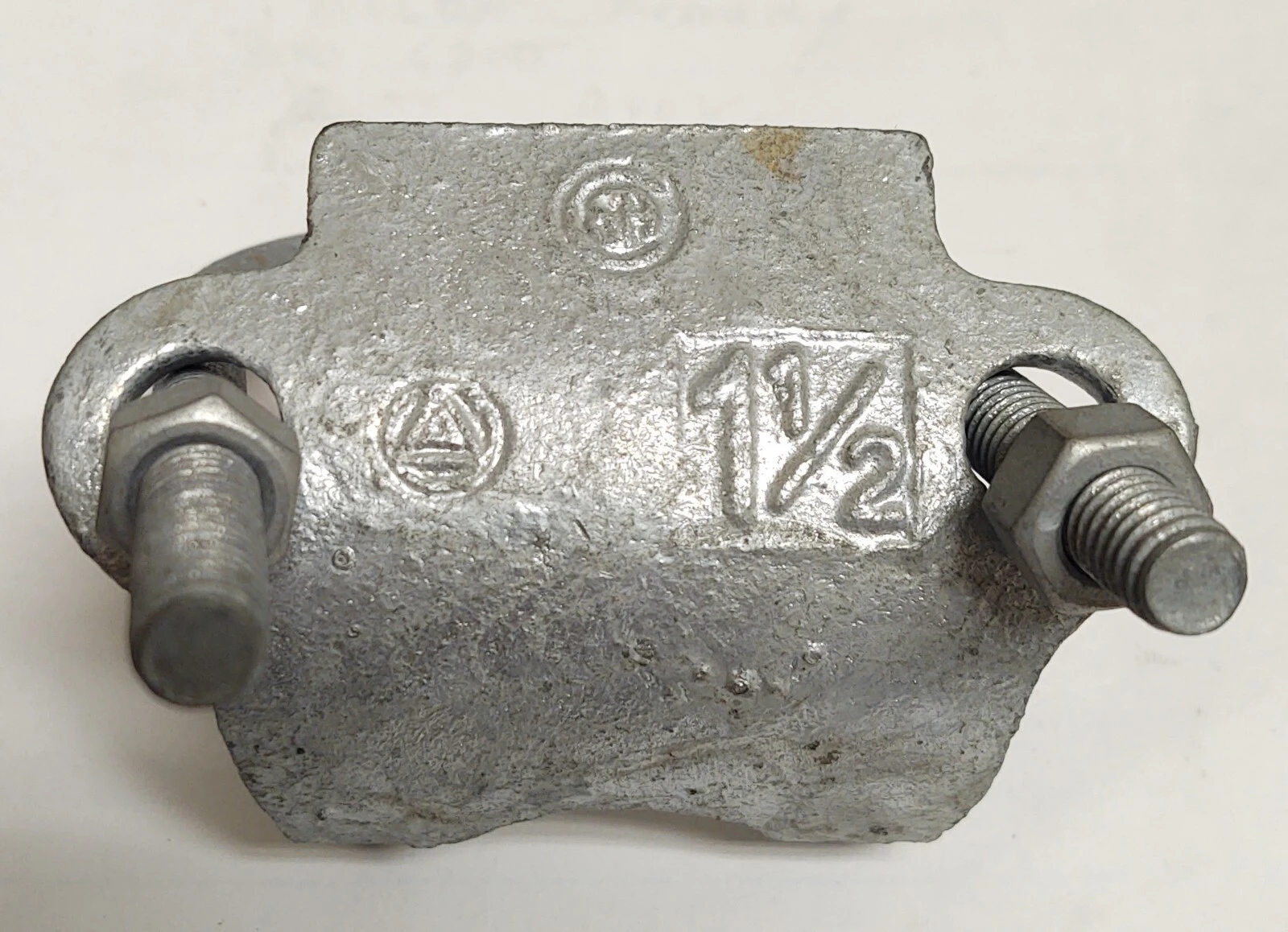 🔥 New (6 PCS) Conduit Clamp, 1-1/2", Malleable Iron, Right Angle 503251
