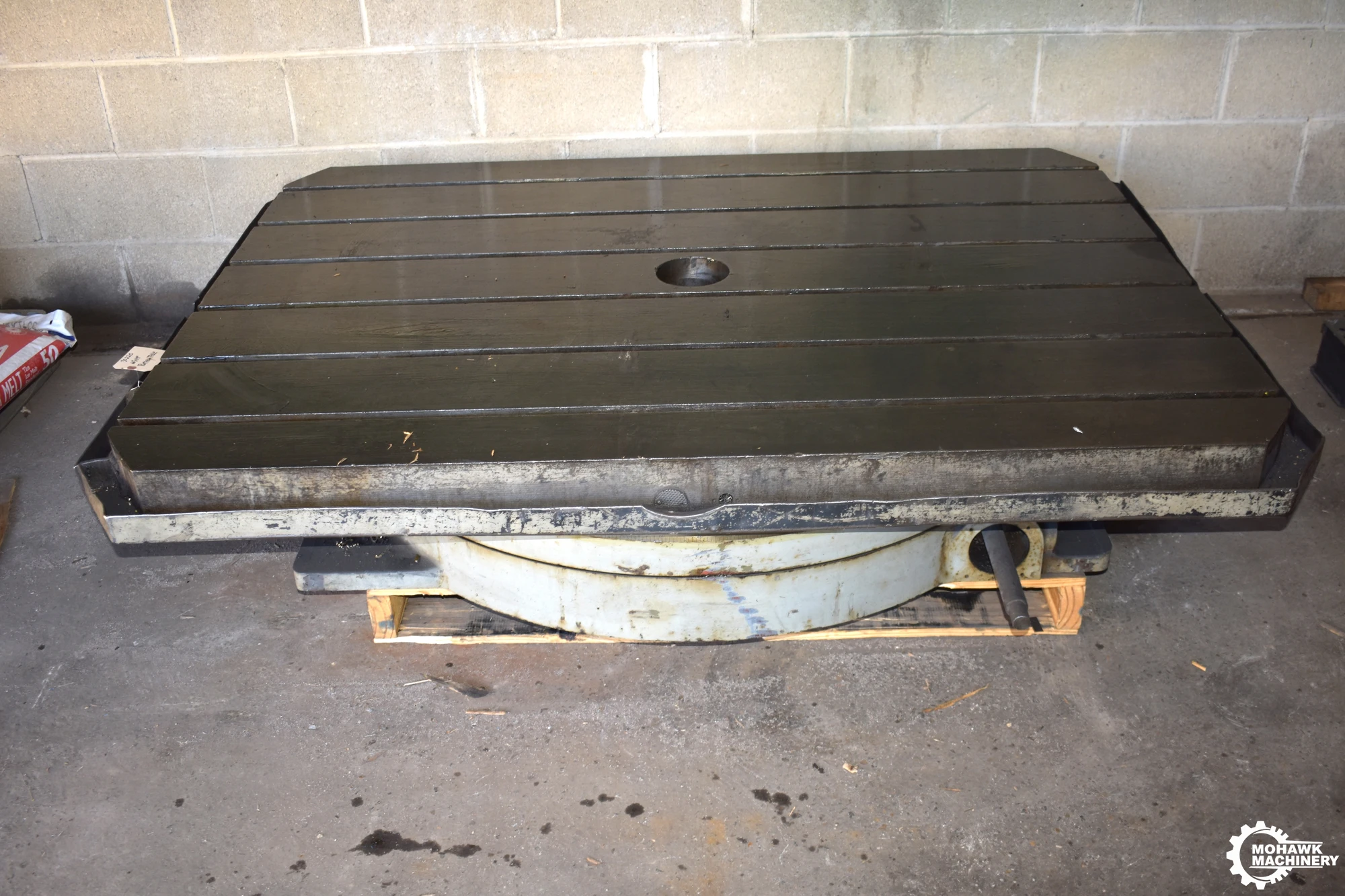 48" X 66" GIDDINGS & LEWIS PLAIN HAND-FEED T-SLOTTED RECTANGULAR ROTARY TABLE w/1/2-DEGREE TABLE GRADUATIONS - HAND CRANK DESIGN