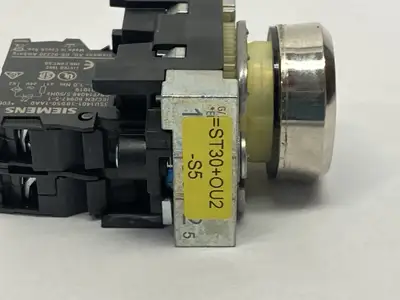 USED SIEMENS 22MM ILLUMINATED PUSHBUTTON BLUE 3SU1510-0AA10-0AA0