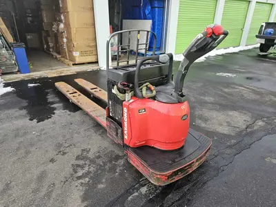 Used RAYMOND 8400 Electric Pallet Trucks New Hampshire US | Trustworthy Equipment #1403495