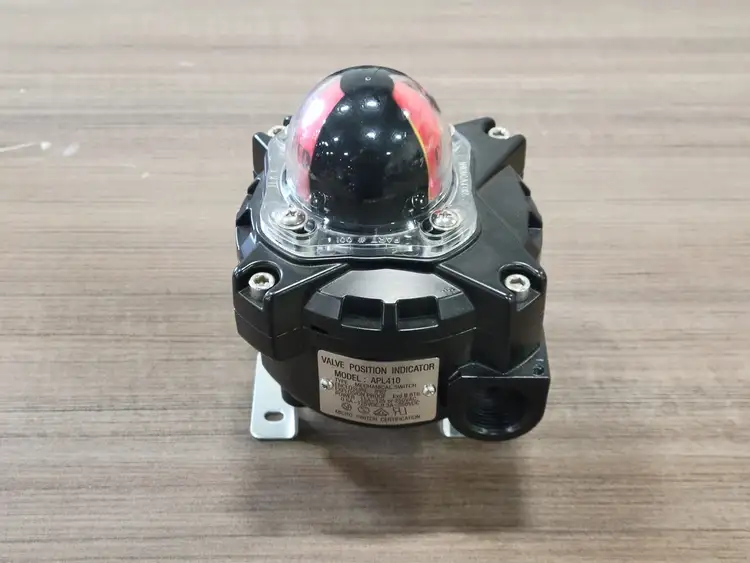 Used LENMARK INDUSTRIES APL410 Valves/Fittings British Columbia CA | Lenmark #257693