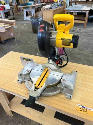 Used DEWALT DW713 Miter Saws California US | MachineryMax #1390474