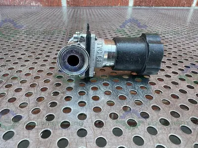 USED ITT PURE FLO STAINLESS STEEL DIAPHRAGM VALVE CF8M W/ 1/2" SANITARY FITTING